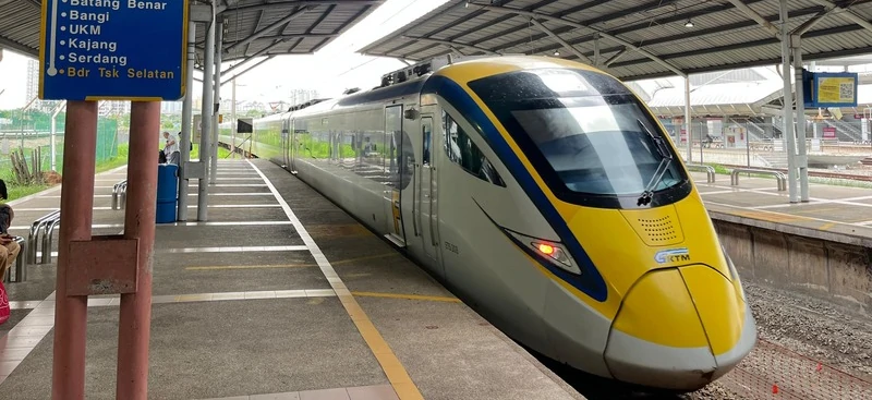 Convenient transport access near the Knowledge Gains training center