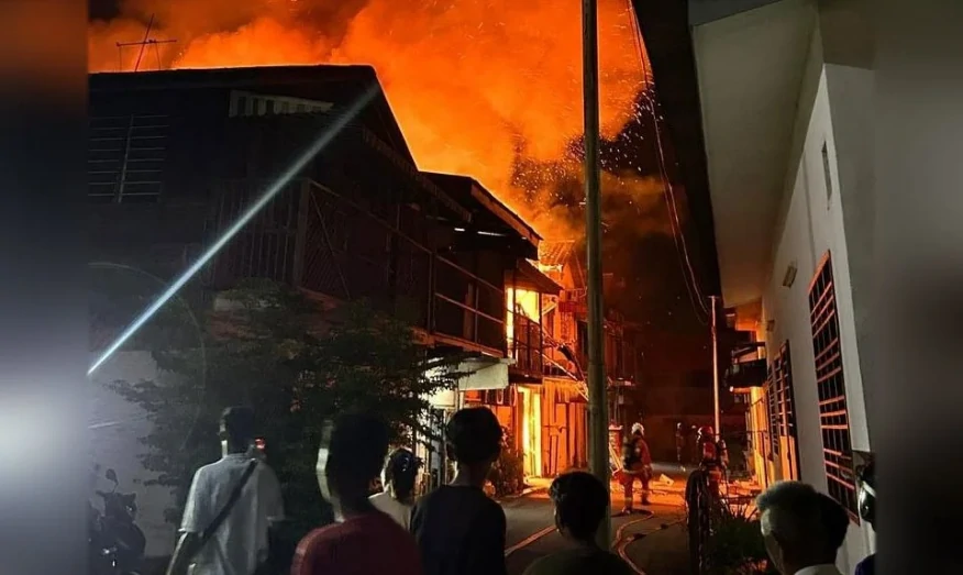 Late-Night Fire Guts Six Shophouses in Tanjong Karang