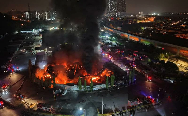 Major Fire at Selangor Wholesale Market
